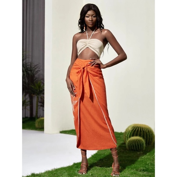 Victoria Embroidery Knot Detail Contrast Backless Dress - Picture 6 of 9